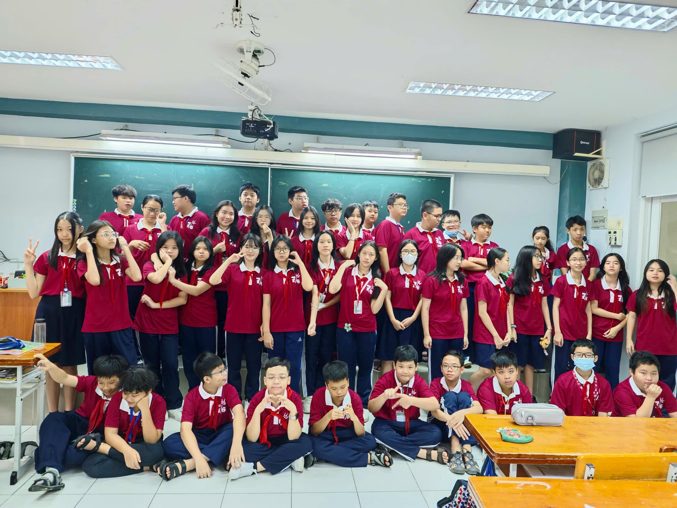 áo lớp có cổ màu đỏ đô, áo lớp có cổ, áo lớp màu đỏ đô có cổ, ảnh thật áo lớp có cổ, feedback áo lớp có cổ, mẫu áo lớp có cổ đẹp